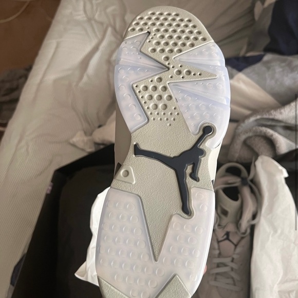 Georgetown Jordan 6 - Picture 2 of 5